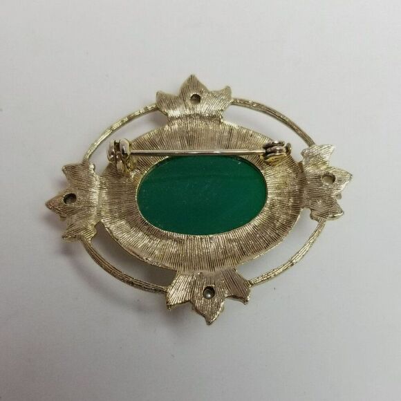 Vintage Oval Green Cabochon and Gold Tone Setting Brooch, Retro Estate - Picture 3 of 5
